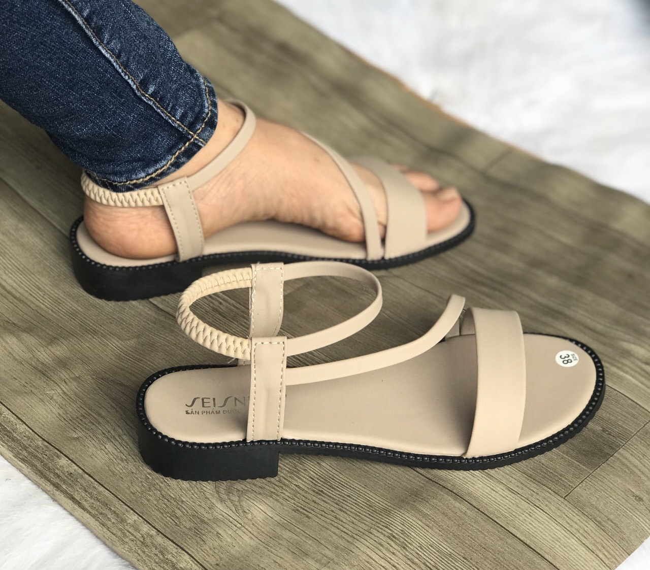 Sandal nữ giá rẻ, thời trang, siêu bền.