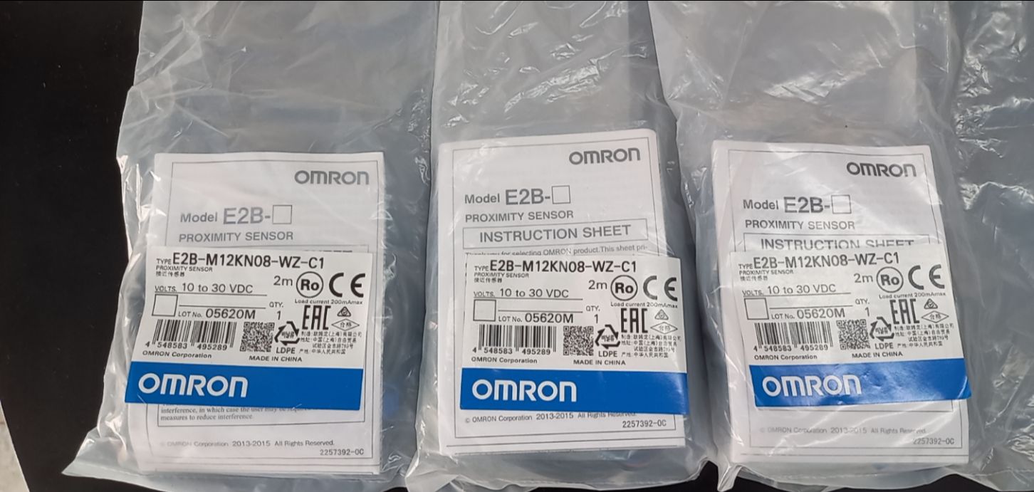 Cảm biến E2B-M12KN08-WZ-C1 2M