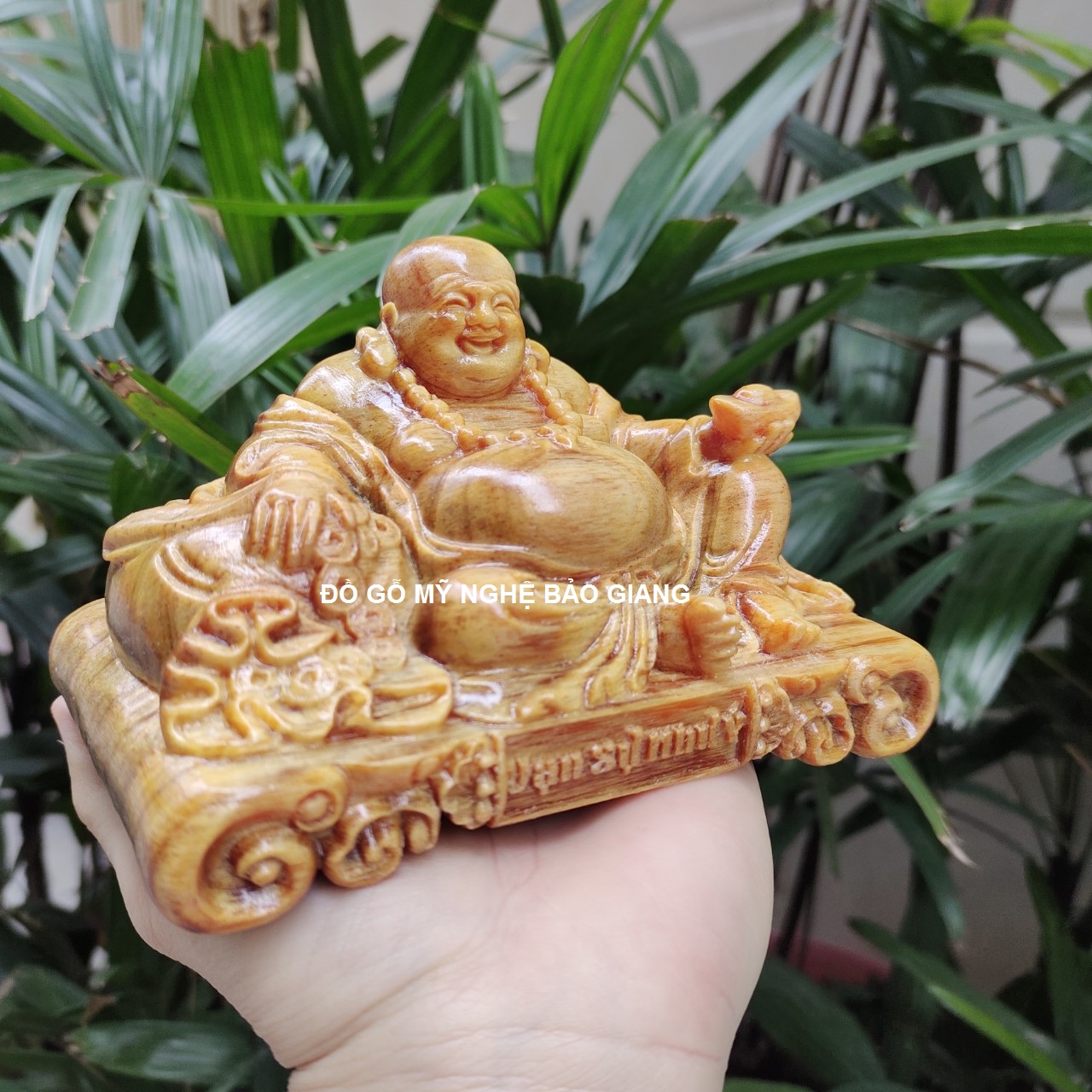 Tượng phật di lặc gỗ huyết long