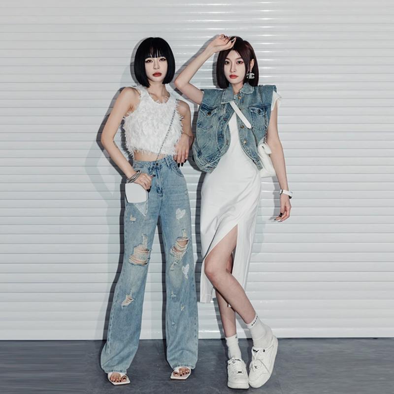 Light blue denim camisole sleeveless vest women's European goods 2023 summer new design sense retro vest jacket top