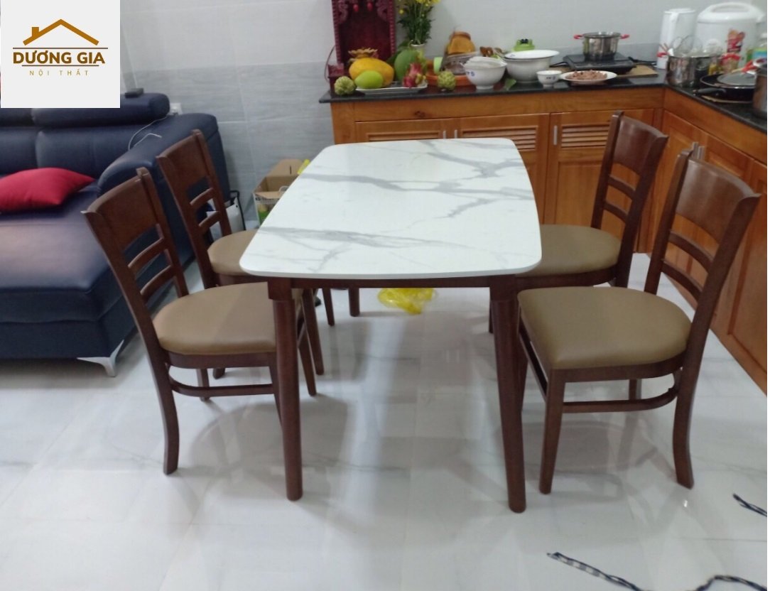 Bộ bàn ăn gỗ cao su dành cho chung cư