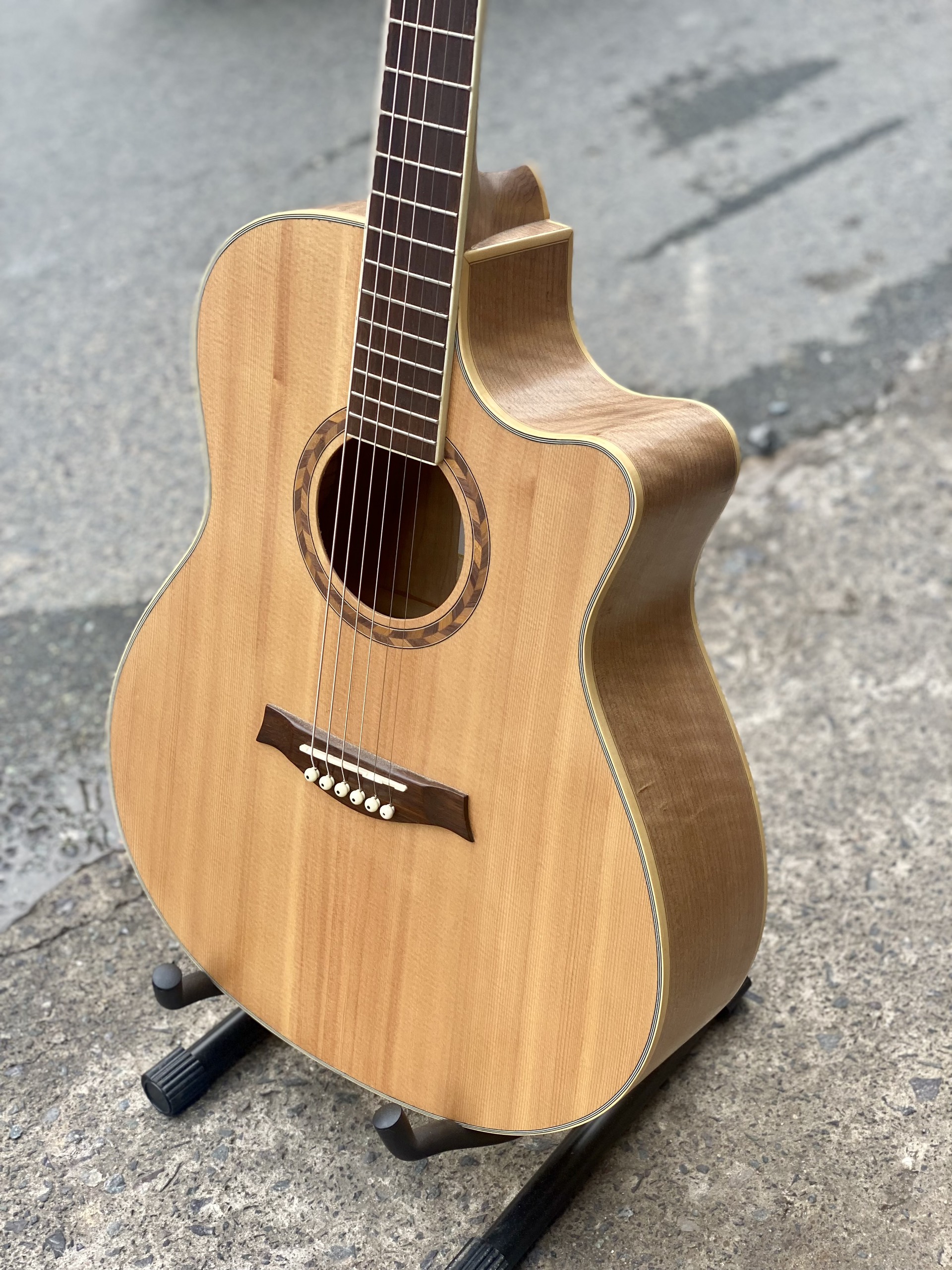 Đàn Guitar Gỗ Còng Kè Cao Cấp Tút Cần CG-47