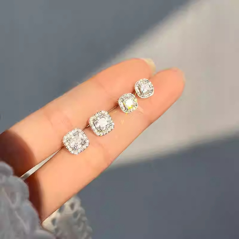 %E3%80%90Top%20Picks%E3%80%912024%20New%20Fashionable%20High-grade%20Full%20Diamond%20All-match%20Earrings%20for%20Men%20and%20Women%20American%20Light%20Luxury%20Niche%20Design%20Unique%20Elegant%20Ear%20-%20Image%203