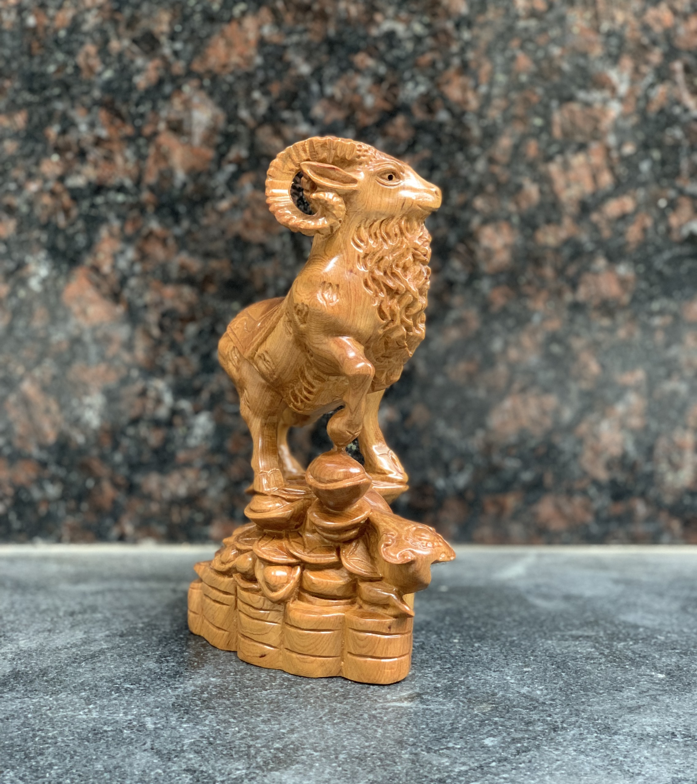 Tượng Dê gỗ bách xanh cao 20 cm