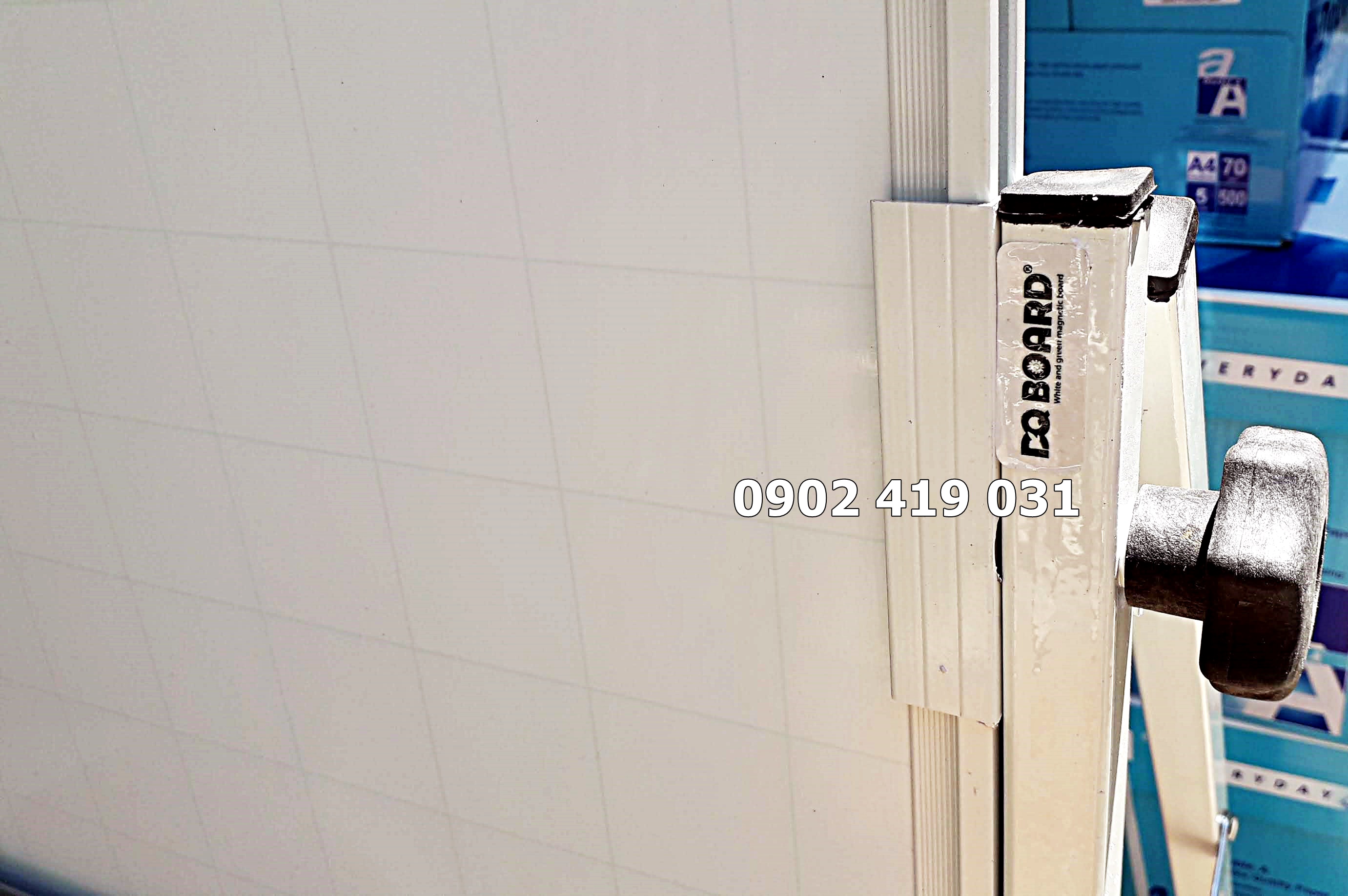 Bảng Flipchart Chân Gấp DQ Plus 60 x 80cm [ Tặng bút, nam châm, lau bảng ]