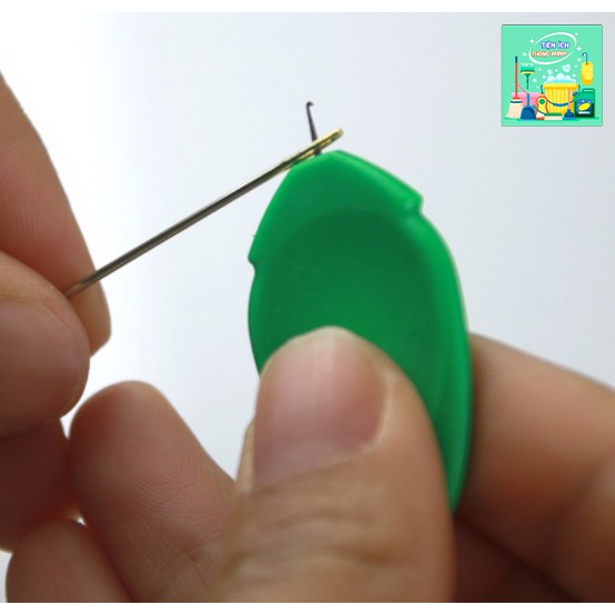 Smart household needles, threads. Thread at needle easily. Sewing needle threads guide
