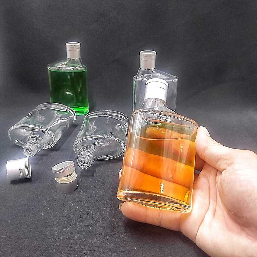 Chai Thủy Tinh Độc Lạ 100ML (combo 2 cái) mẫu dẹt kiểu số 6 nắp nhựa bạc - Chai Thủy Tinh Nhỏ - Vỏ Chai Rượu Mini