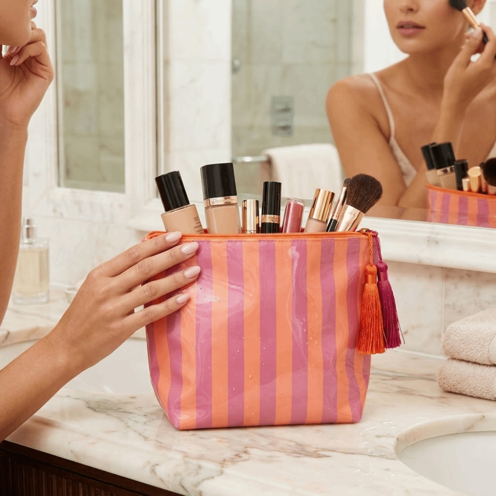 Fashion%20Portable%20Fringed%20Travel%20Toiletry%20Bag%20Cute%20Design%20Large%20Capacity%20PVC%20Striped%20Cosmetic%20Bag%20Glossy%20Zipper%20Closure%20Makeup%20Brush%20Bag%20Beach%20-%20Image%203