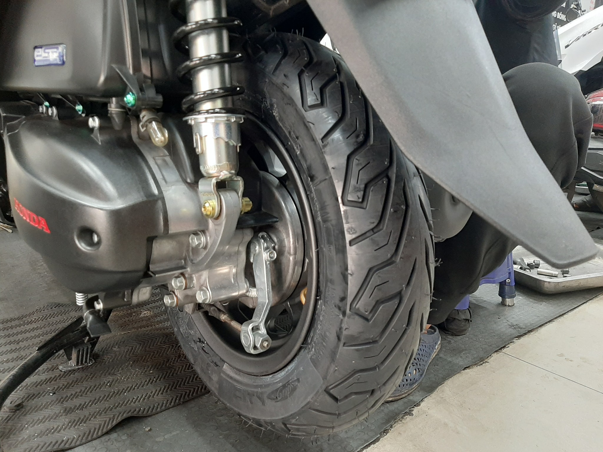 Vỏ Michelin City grip 100/90-10 gắn được trên bánh sau xe Lead, SCR, Elizabeth, Space... (220029)