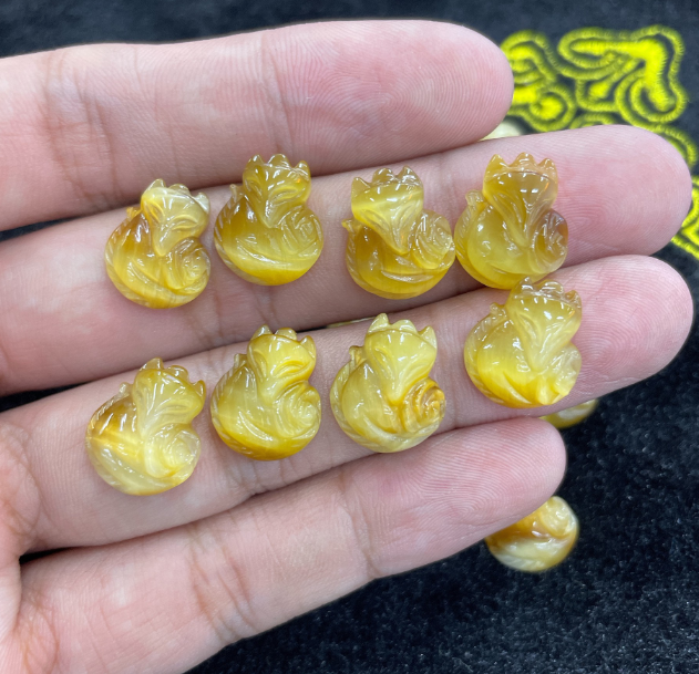 🍁 Mặt Hồ Ly phong thủy đá mắt hổ vàng.