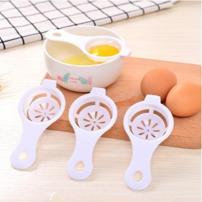 Dụng cụ tách lồng đỏ trứng gà dễ dàng
