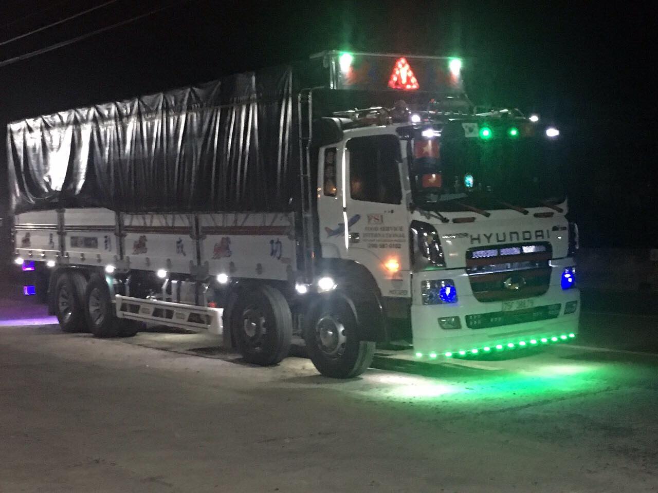 DÂY ĐÈN LED MẮT DÀI  1 DÂY 20 BÓNG