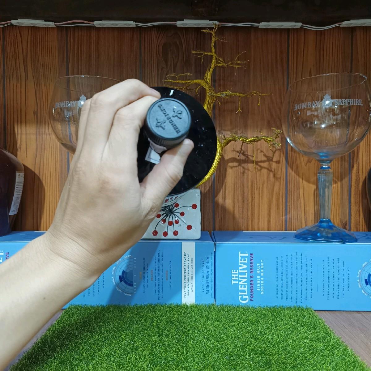 Vỏ chai Hendricks Gin trưng bày Decor mới 99% (chai rỗng)