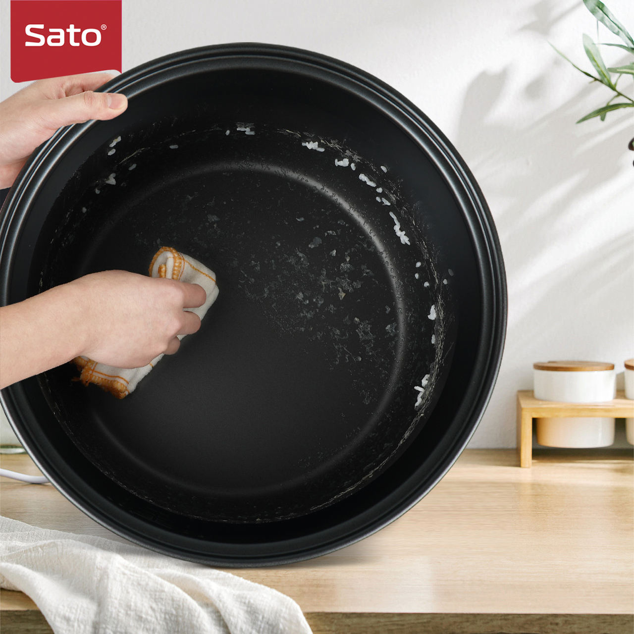 Nồi cơm điện công nghiệp 6L Sato 60C015