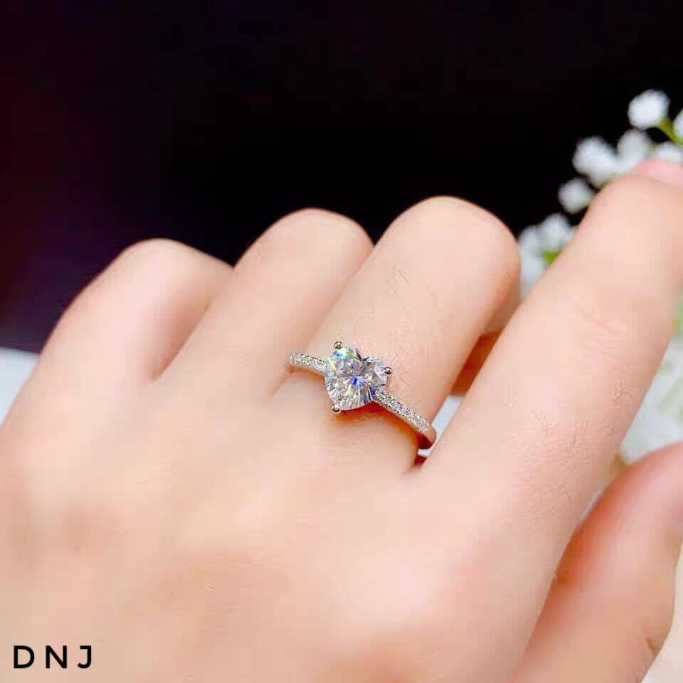 Nhẫn bạc đính đá trái tim