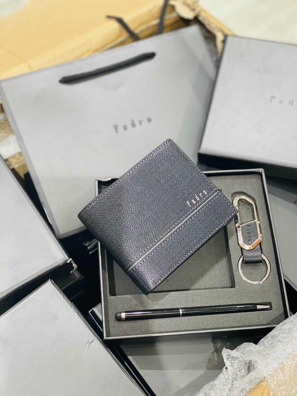 Ví nam bút móc khóa  full box túi giấy