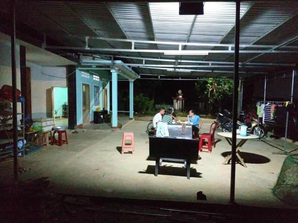 Đèn pha năng lượng mặt trời 200w