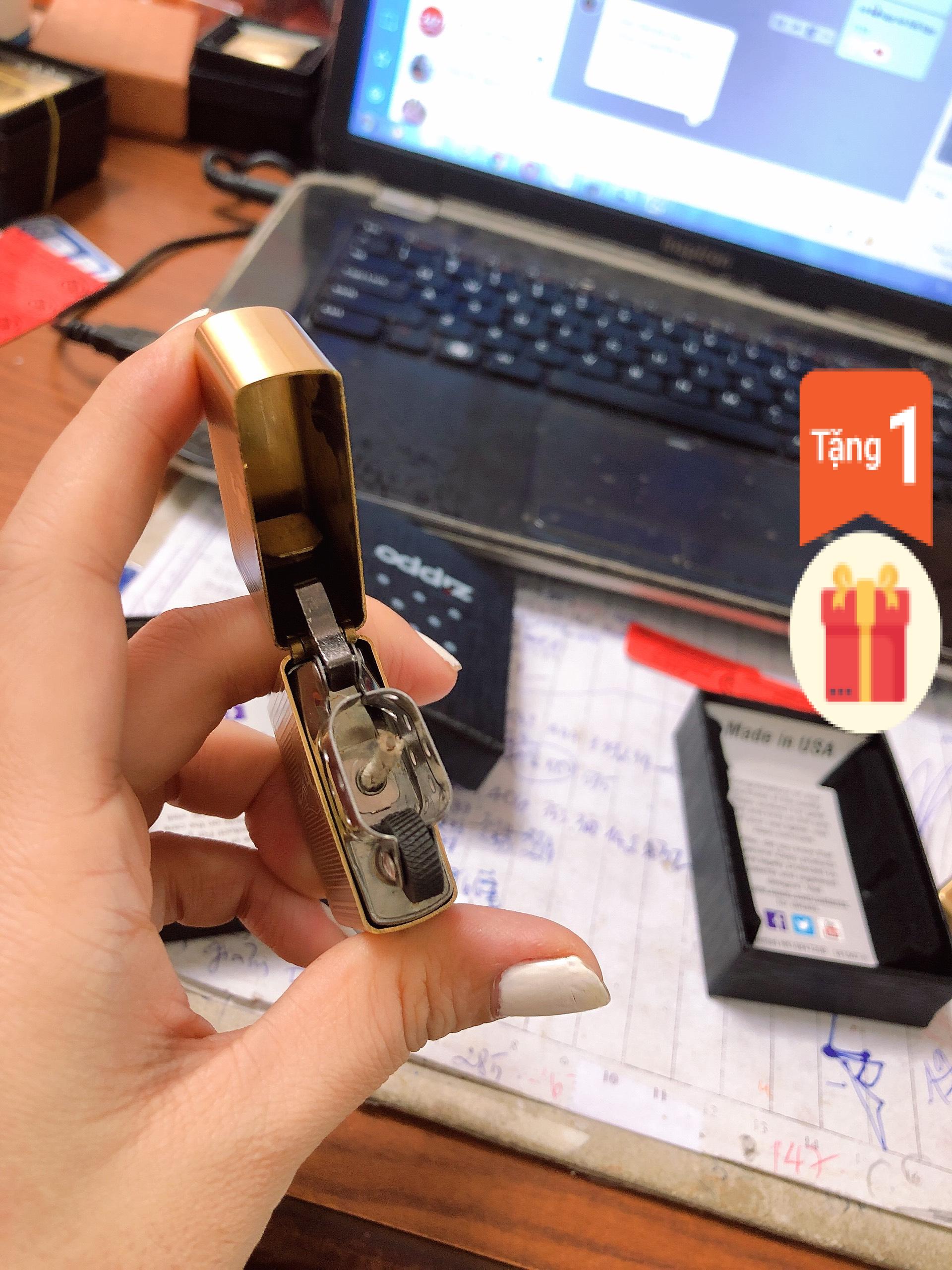 BẬT LỬA ZIPPO KHẮC CHÌM MẪU WINDY 2 MẶT MÀU VÀNG RUỘT TRẮNG