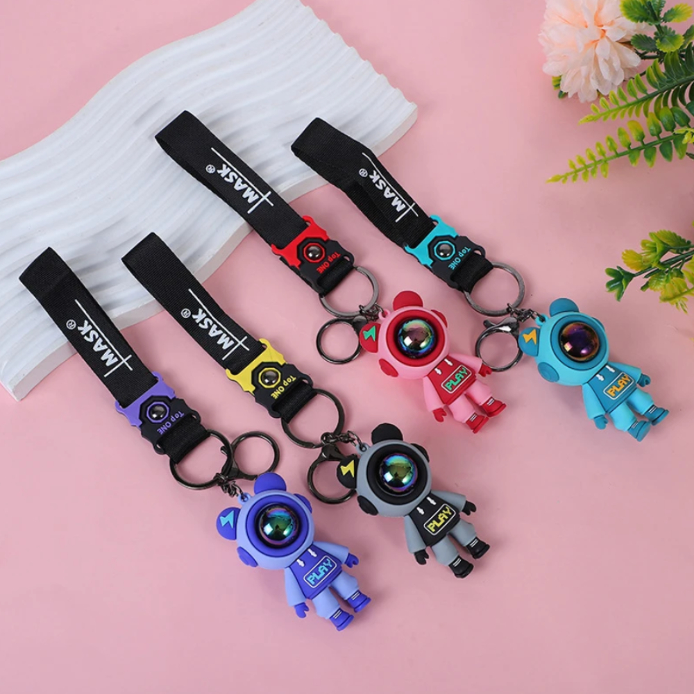 Bear%20Design%20Lightning%20Keychain%20-%20Fun%20and%20Practical%20Key%20Accessory%20-%20Image%202