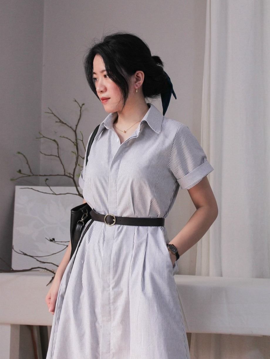 Đầm sơ mi chiết eo dáng dài xếp ly tùng sọc dọc