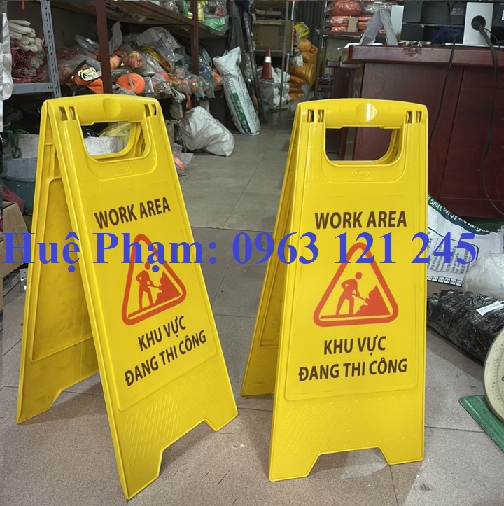 Biển cảnh báo khu vực đang thi công
