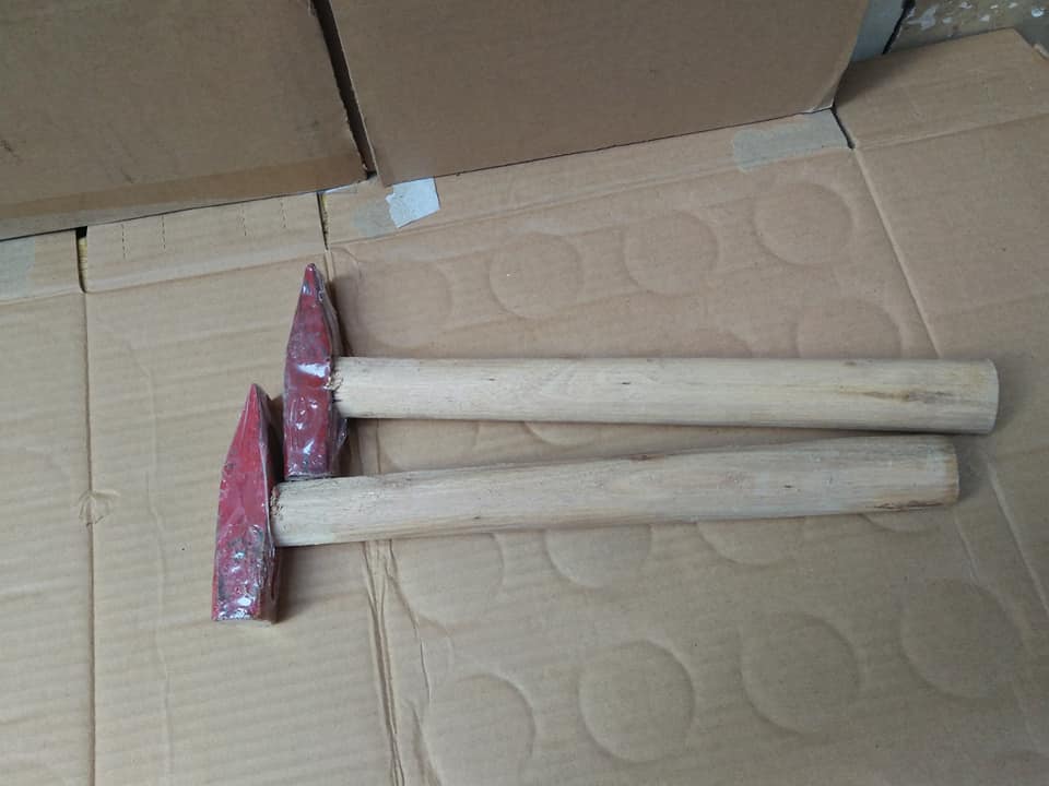 búa đóng đinh cán gỗ