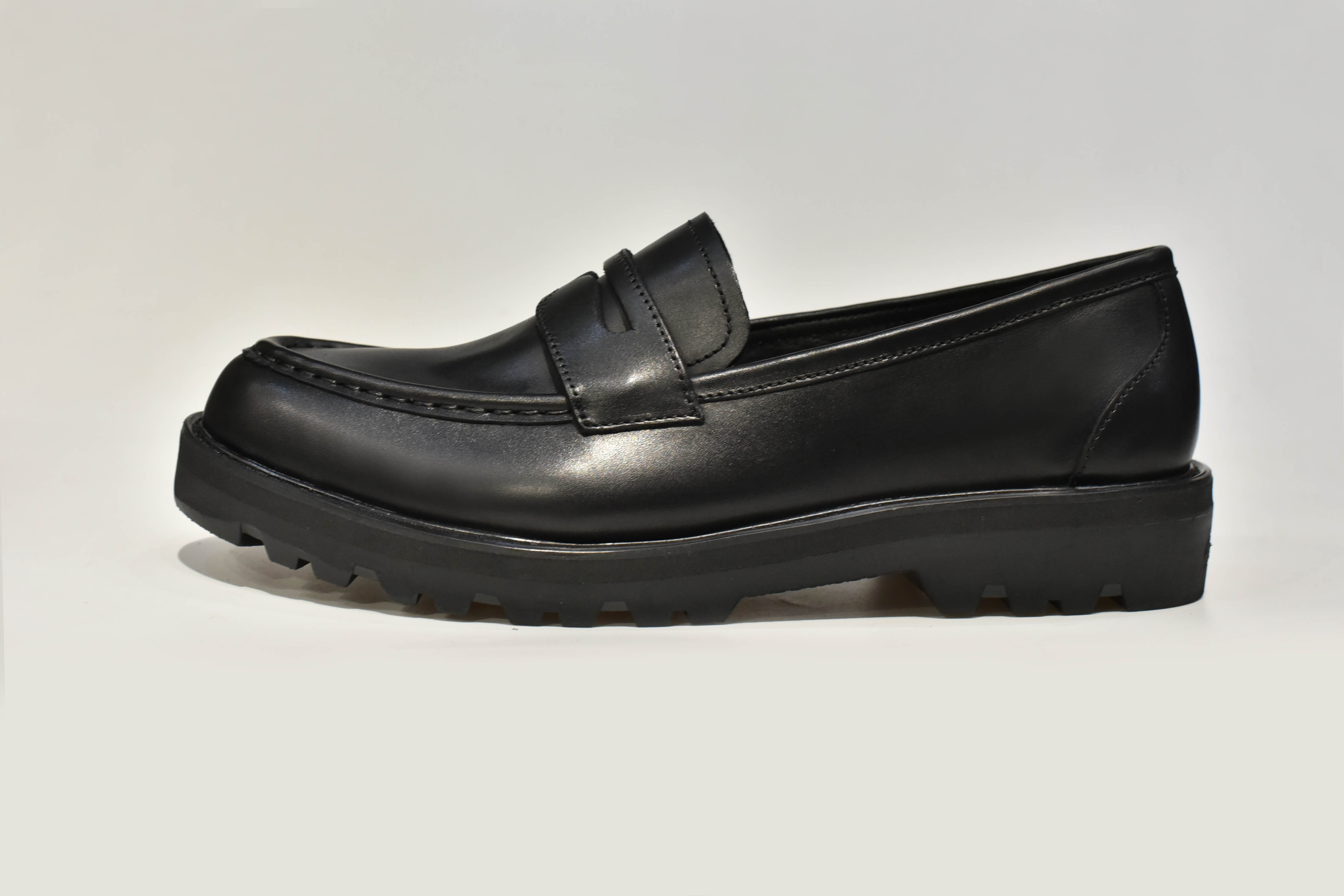 [TATHANIUM Footwear] Giày loafer da bò mộc màu đen