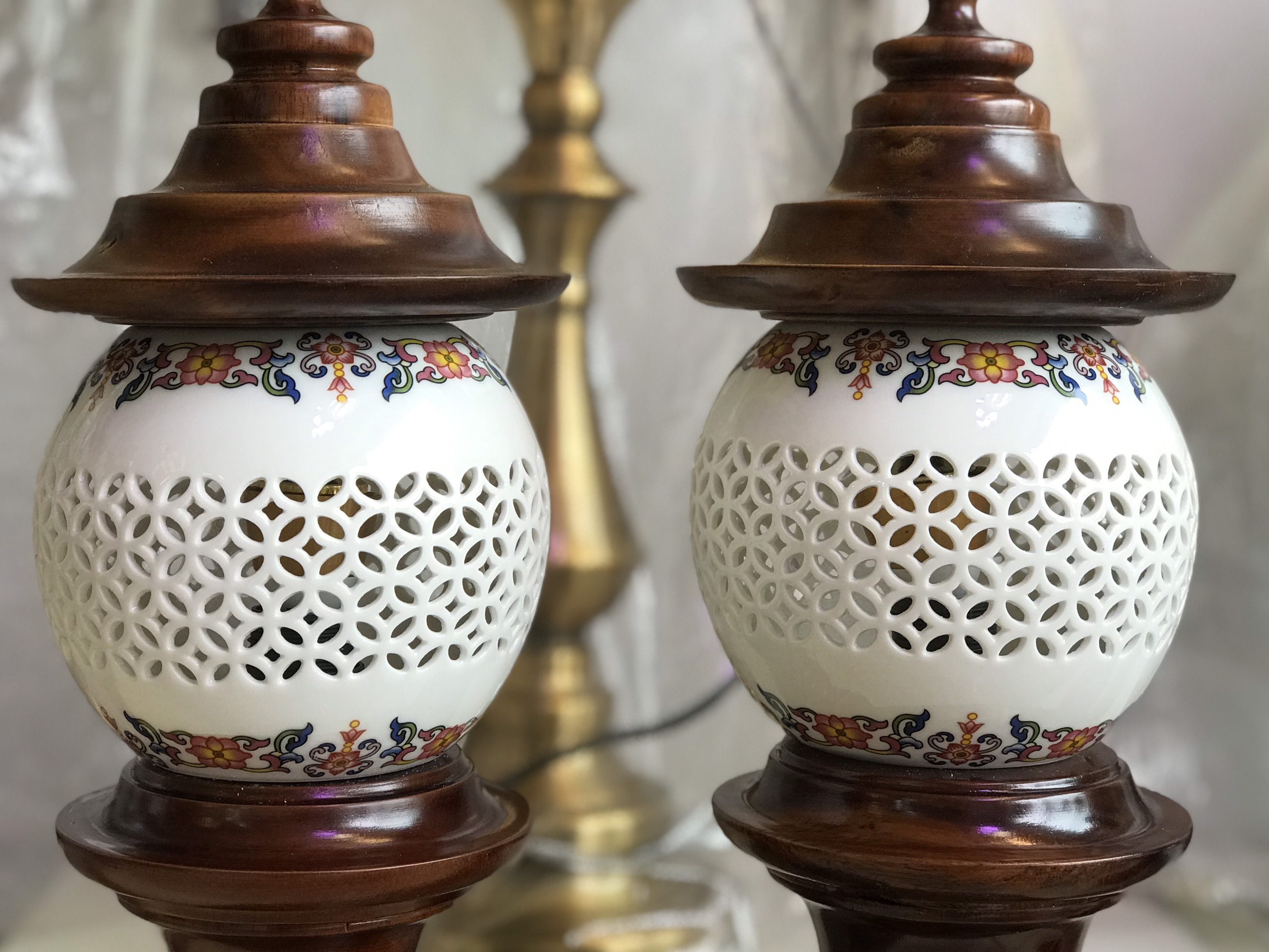 Đèn thờ gỗ sứ