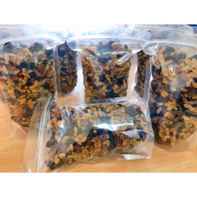 Nho khô xanh sấy lạnh hàn quốc không hạt 1kg chua ngọt dễ ăn
