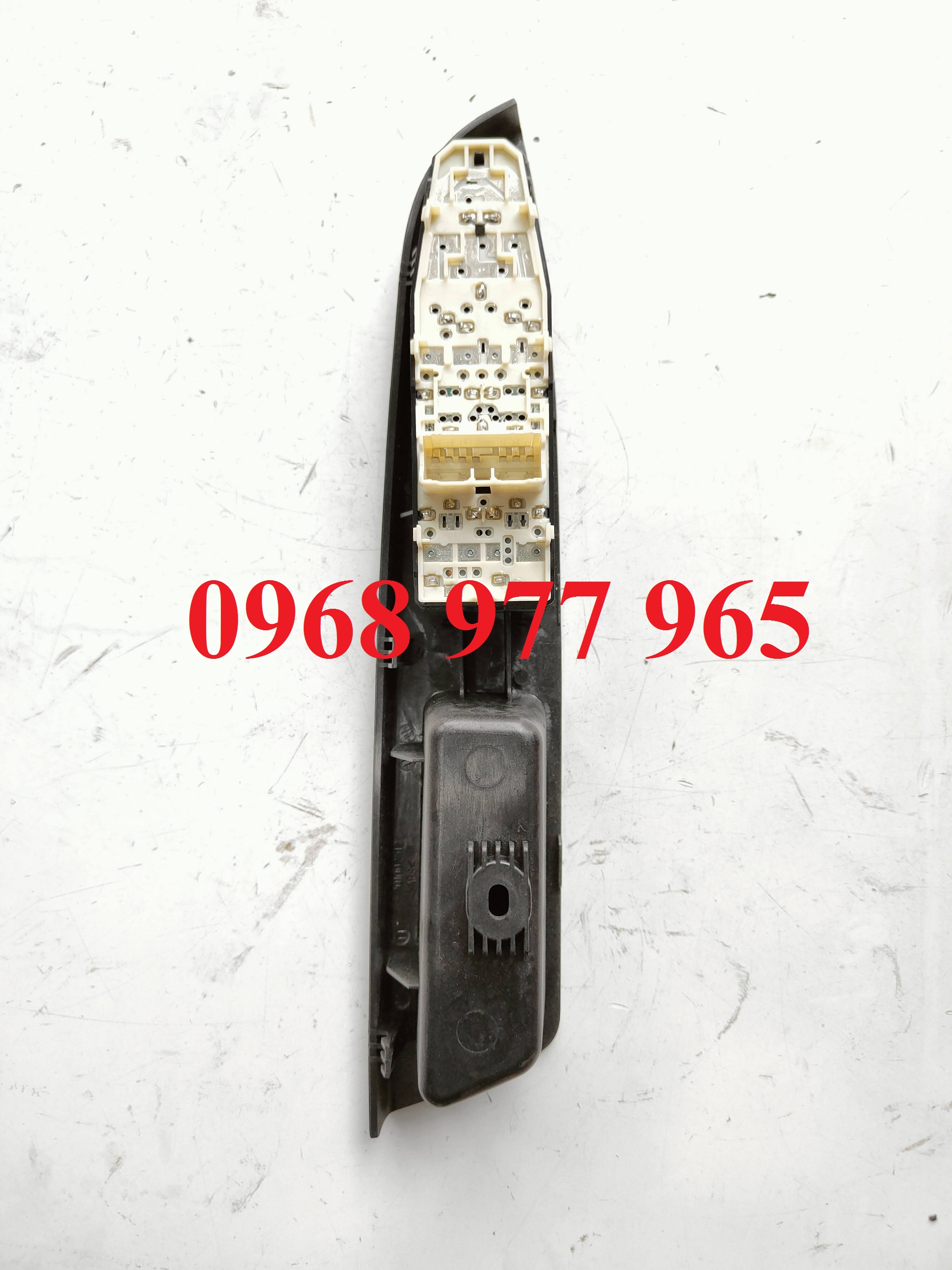 Công tắc tổng lên xuống kính Spark