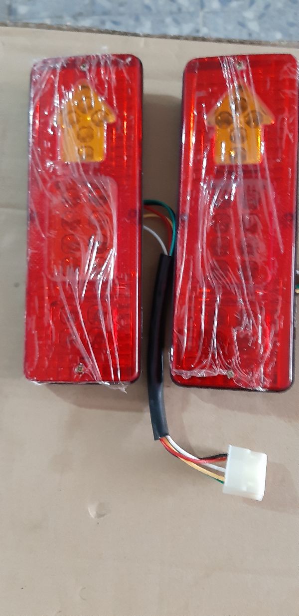 2 đèn lex sau ngắn xe 3 bánh
