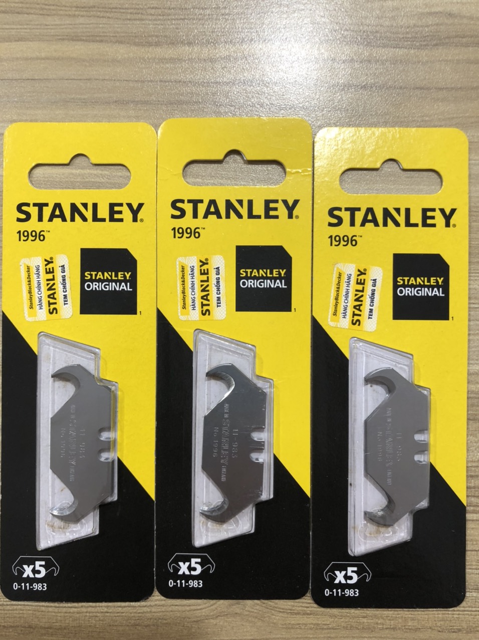Lưỡi dao rọc cáp cong (vĩ 5 lưỡi) Stanley 011983