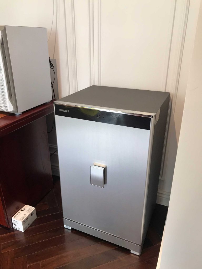 Két sắt thông minh Philips SBX701-4B0 (60kg- 150kg. Giá từ 23tr - 65tr)
