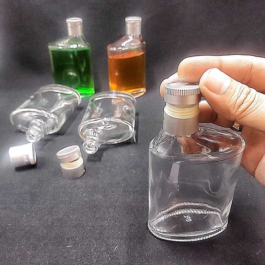 Chai Thủy Tinh Độc Lạ 100ML (combo 2 cái) mẫu dẹt kiểu số 6 nắp nhựa bạc - Chai Thủy Tinh Nhỏ - Vỏ Chai Rượu Mini