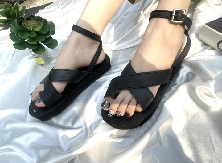 Sandal nữ quai chéo nữ