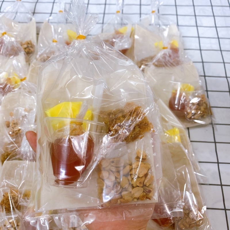 Bánh tráng chấm me bơ đậu phộng hành phi
