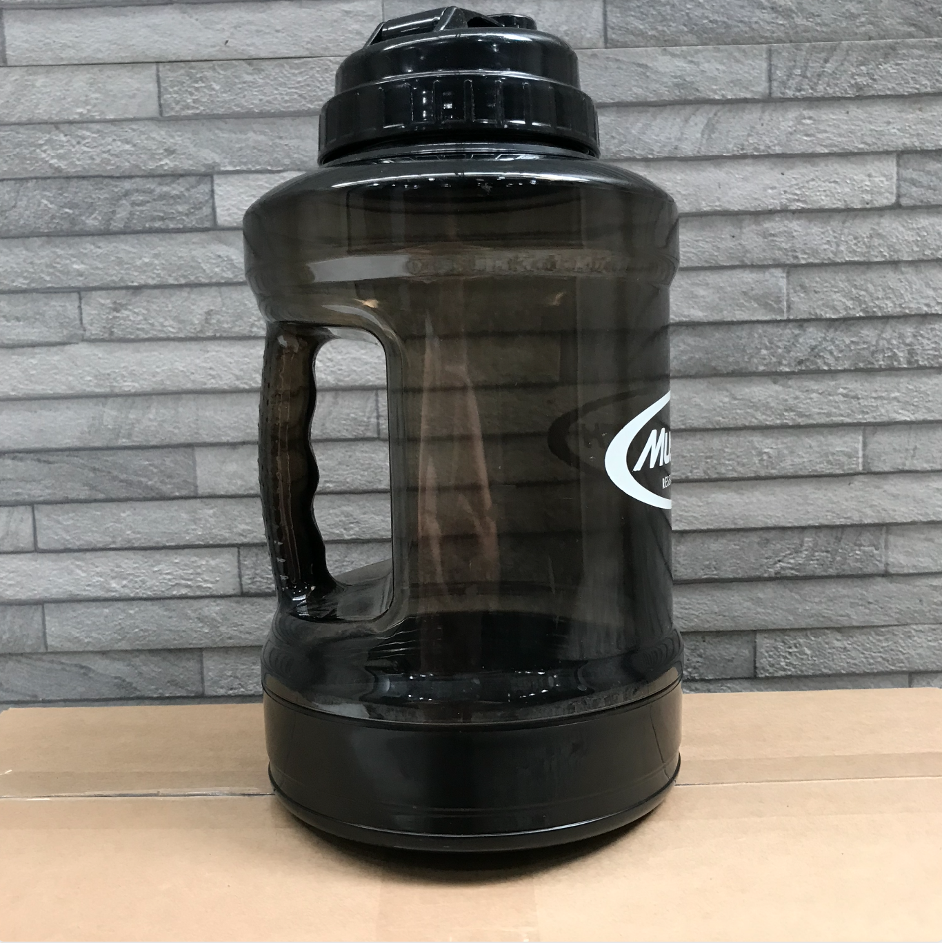 Bình nước Muscletech 2.2 lít