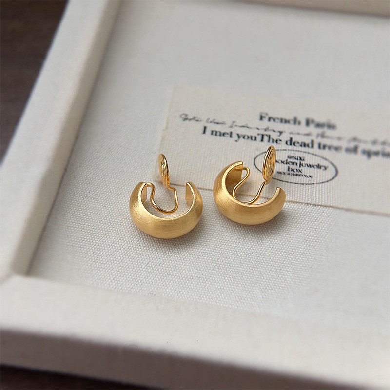 New%202025%20Retro%20Gold%20Frosted%20C%20Shape%20Ear%20Clip%20Earrings%20for%20Women%20Trendy%20Jewelry%20Accessories%20-%20Image%204