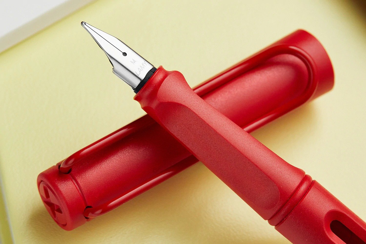Bút máy LAMY Safari Strawberry (Limited Edition 2022)