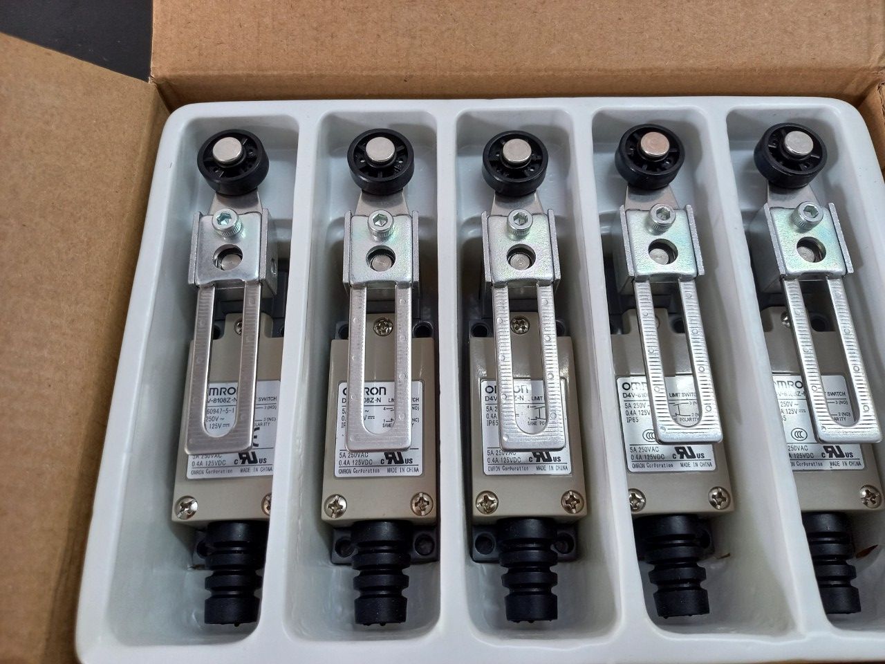 Công tắc hành trình D4V-8108Z-N