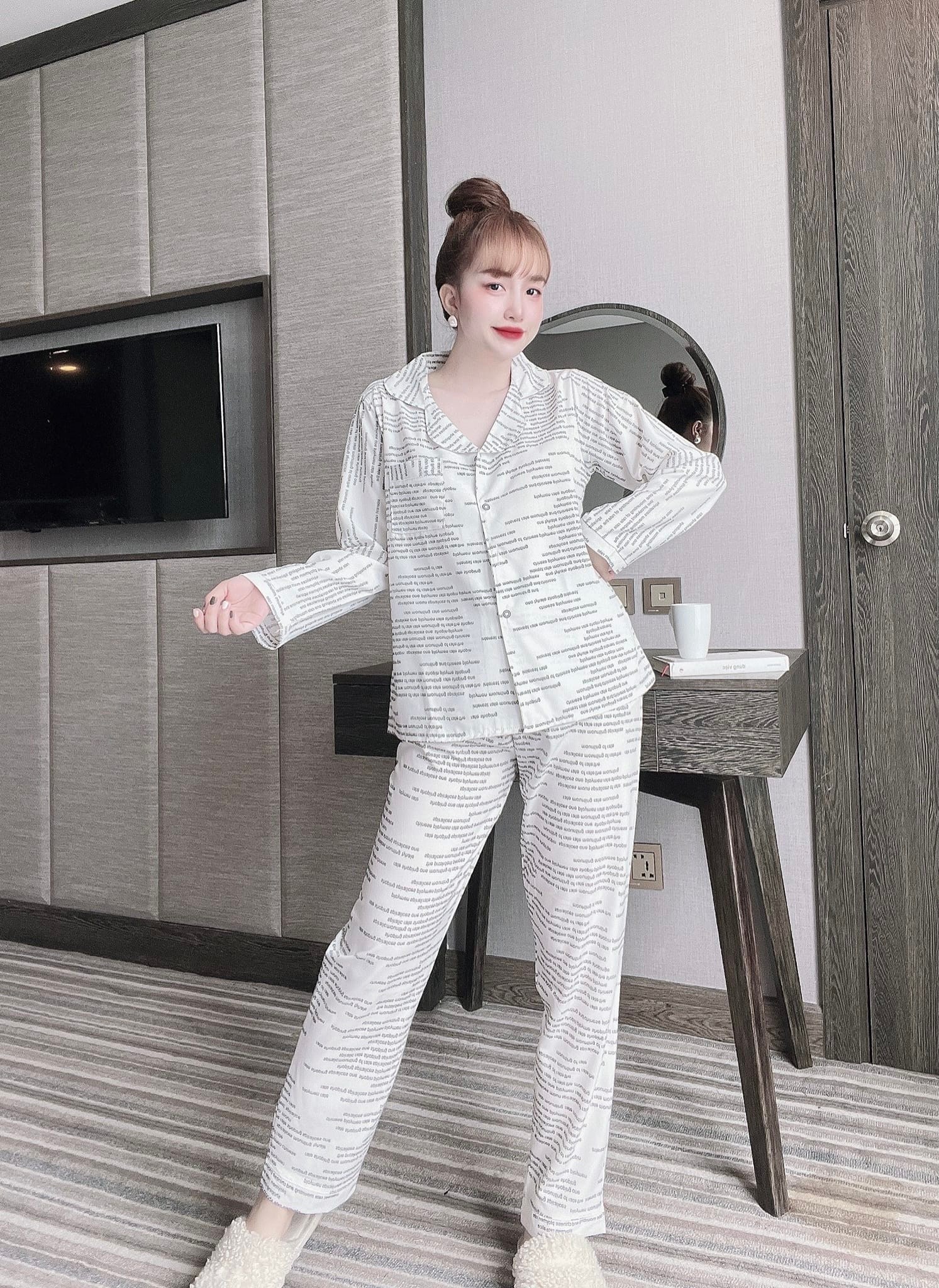 Đồ Bộ Lụa 100D Dài Phối Chữ Siu Xinh - Mẫu mặc sp thật