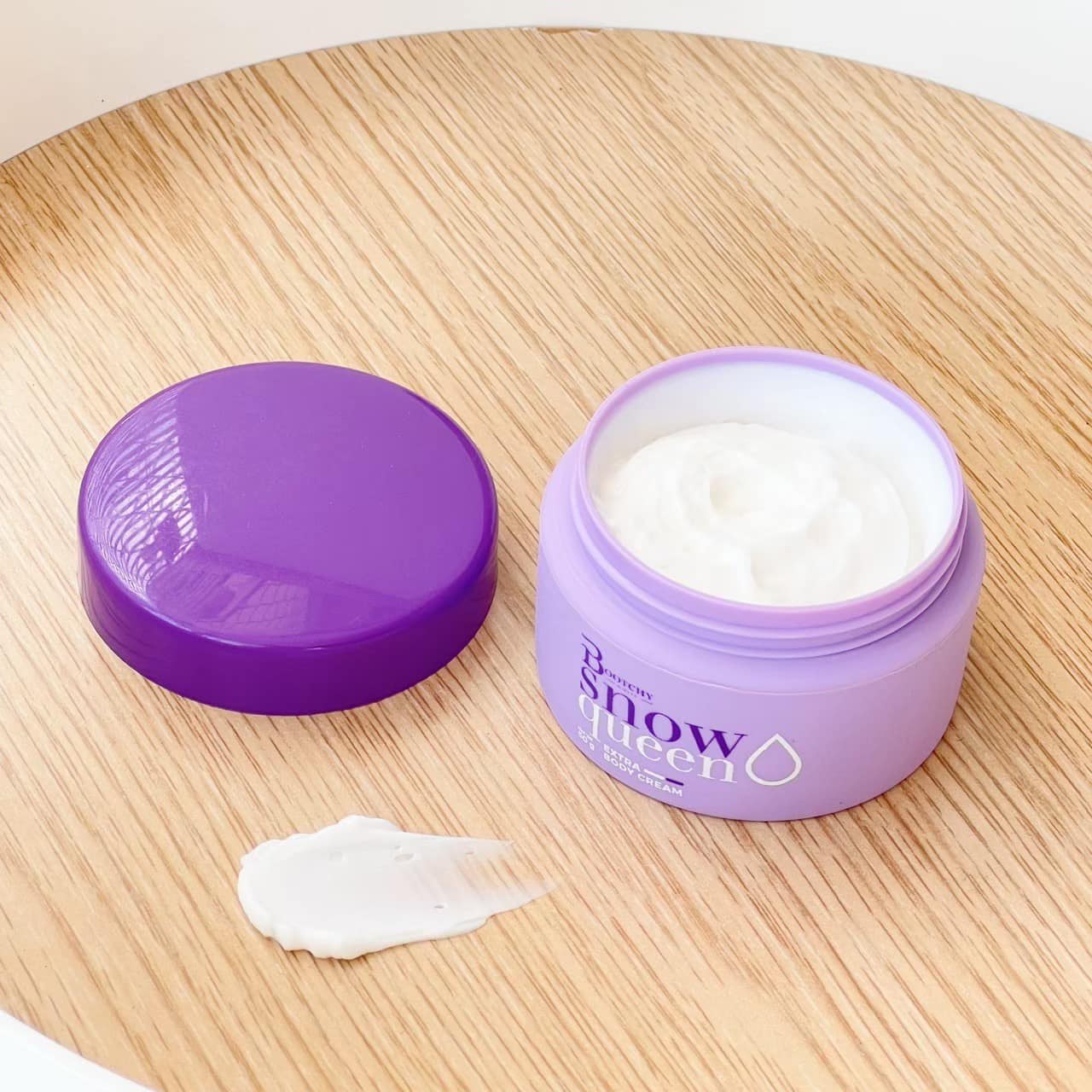 Tẩy thâm đen Bootchy White Snow Queen Extra Body Cream Thái Lan