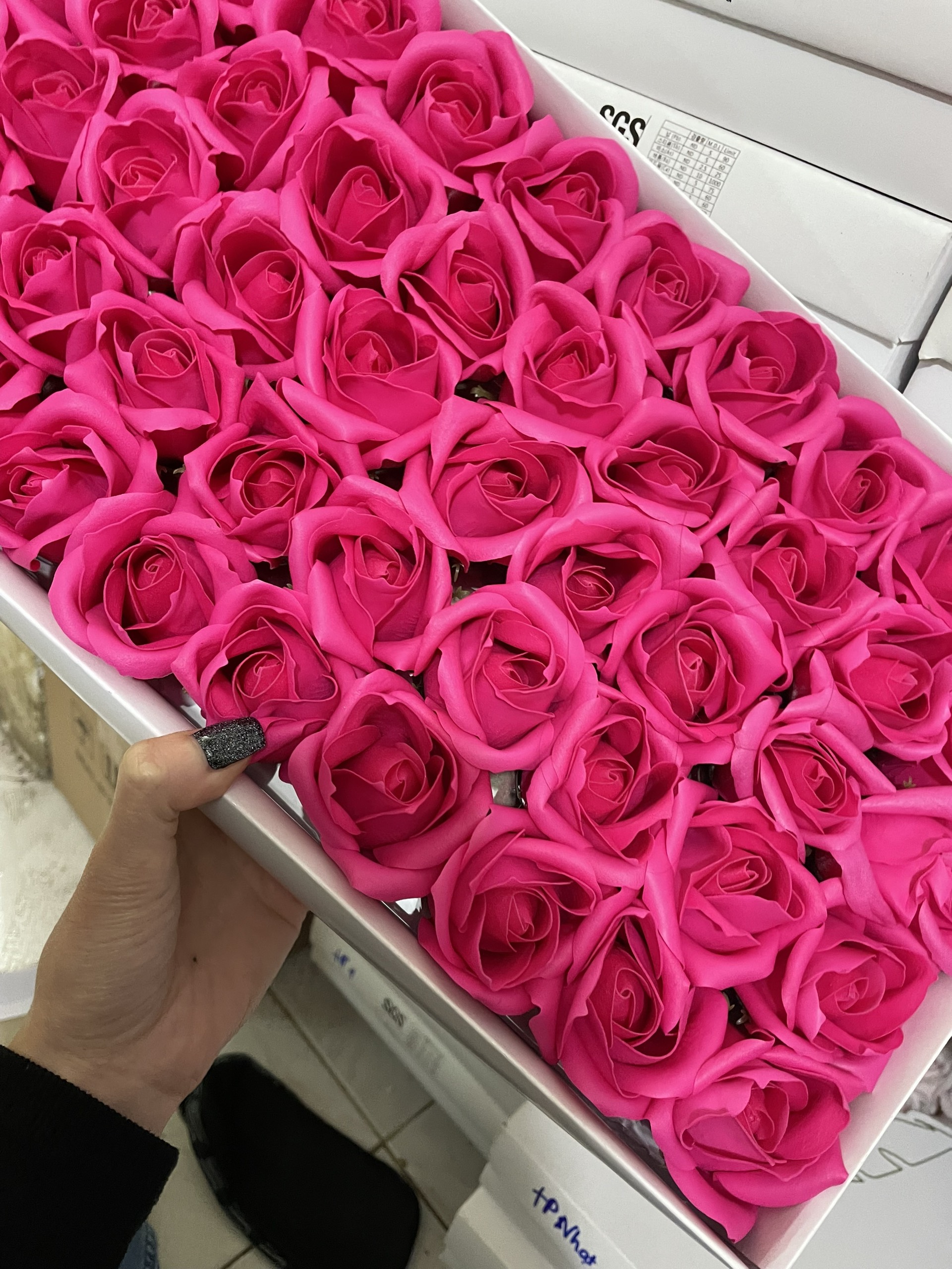 HỘP 50 ĐẦU BÔNG HOA SÁP 3 LỚP