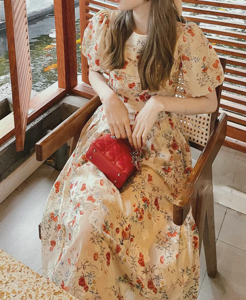 váy voan hoa đỏ