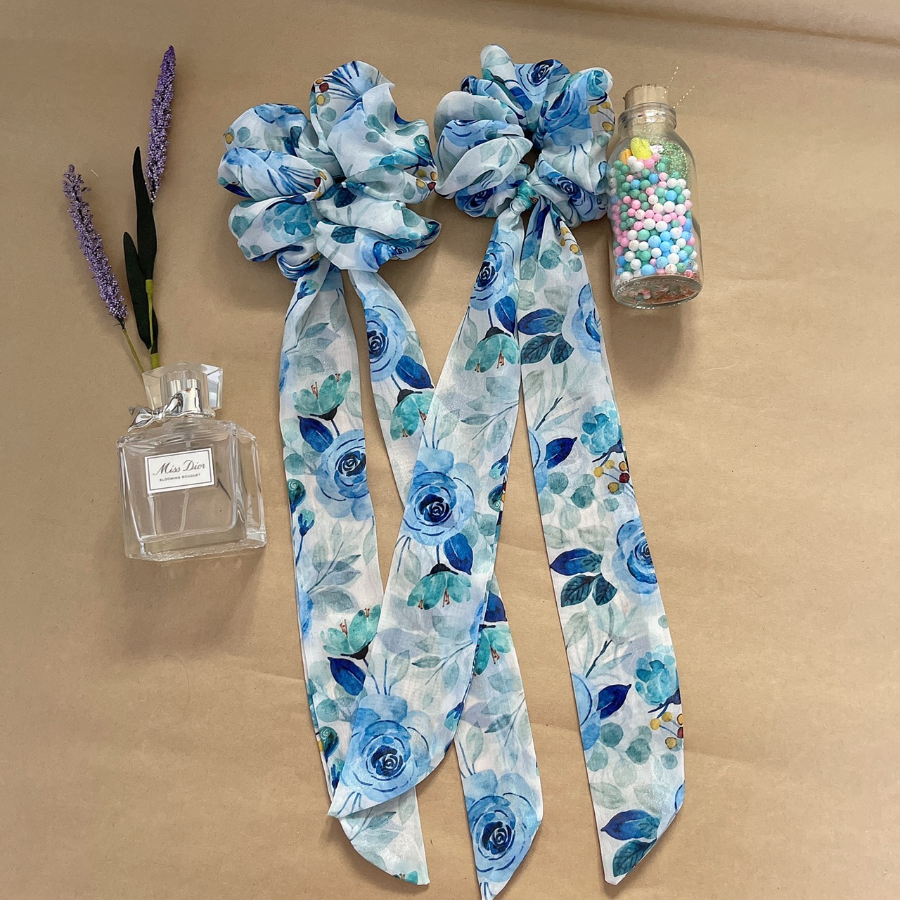 Scrunchies- đồ cột tóc nữ họa tiết hoa Hồng xanh