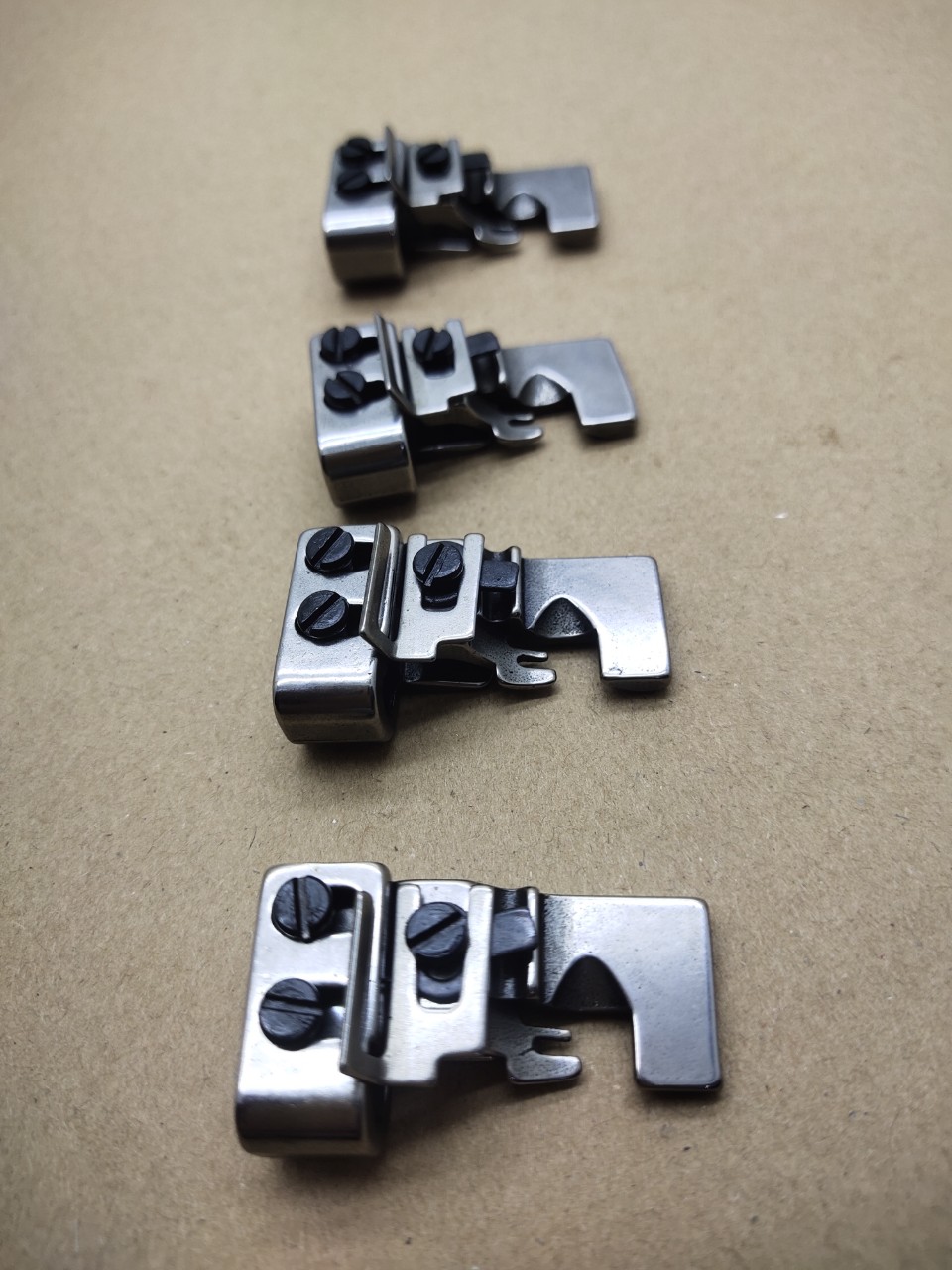 chân vịt nhún 4 chỉ máy vắt sổ jack