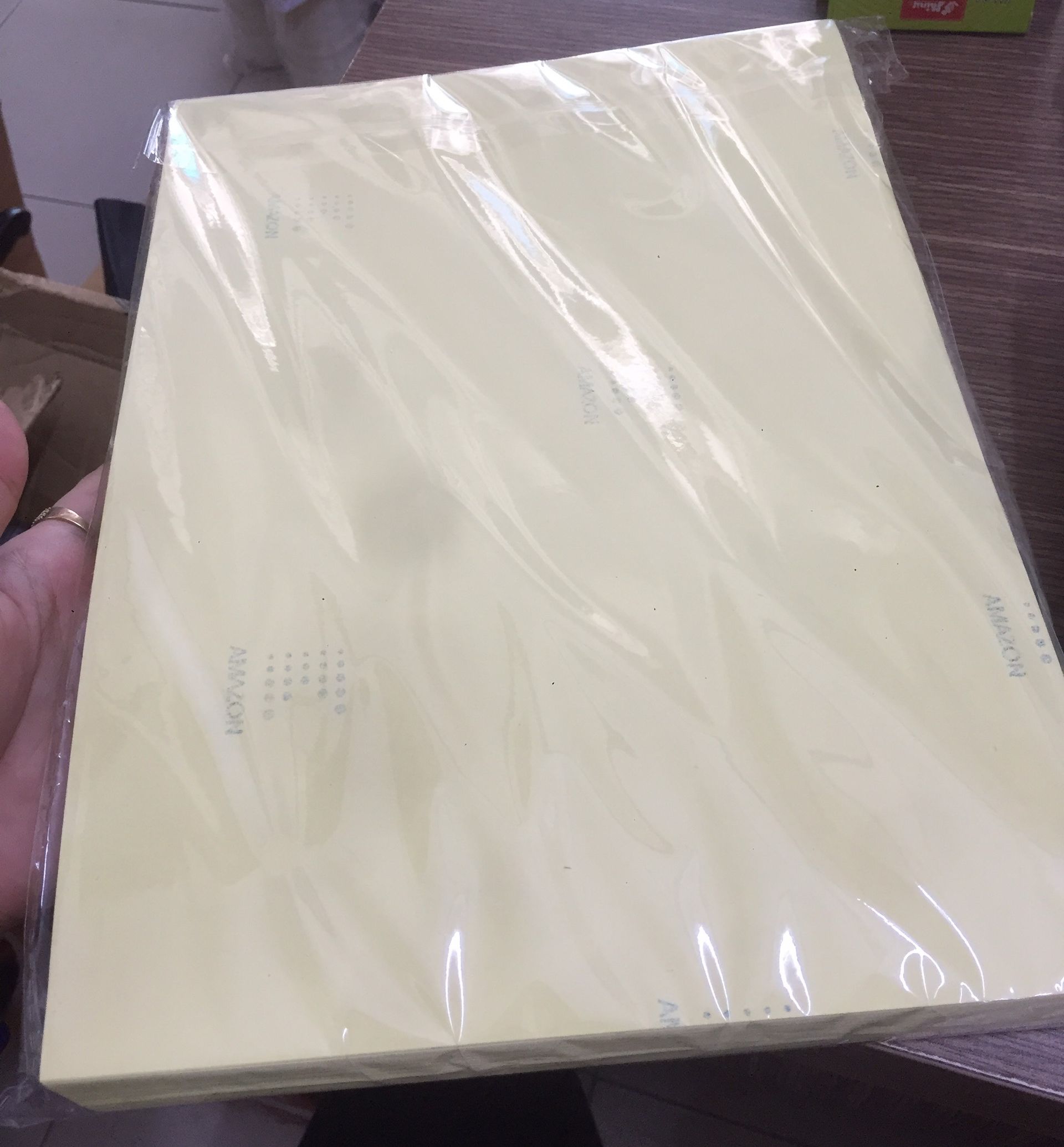Giấy decal A4 dạ quang - Xấp 100 tờ
