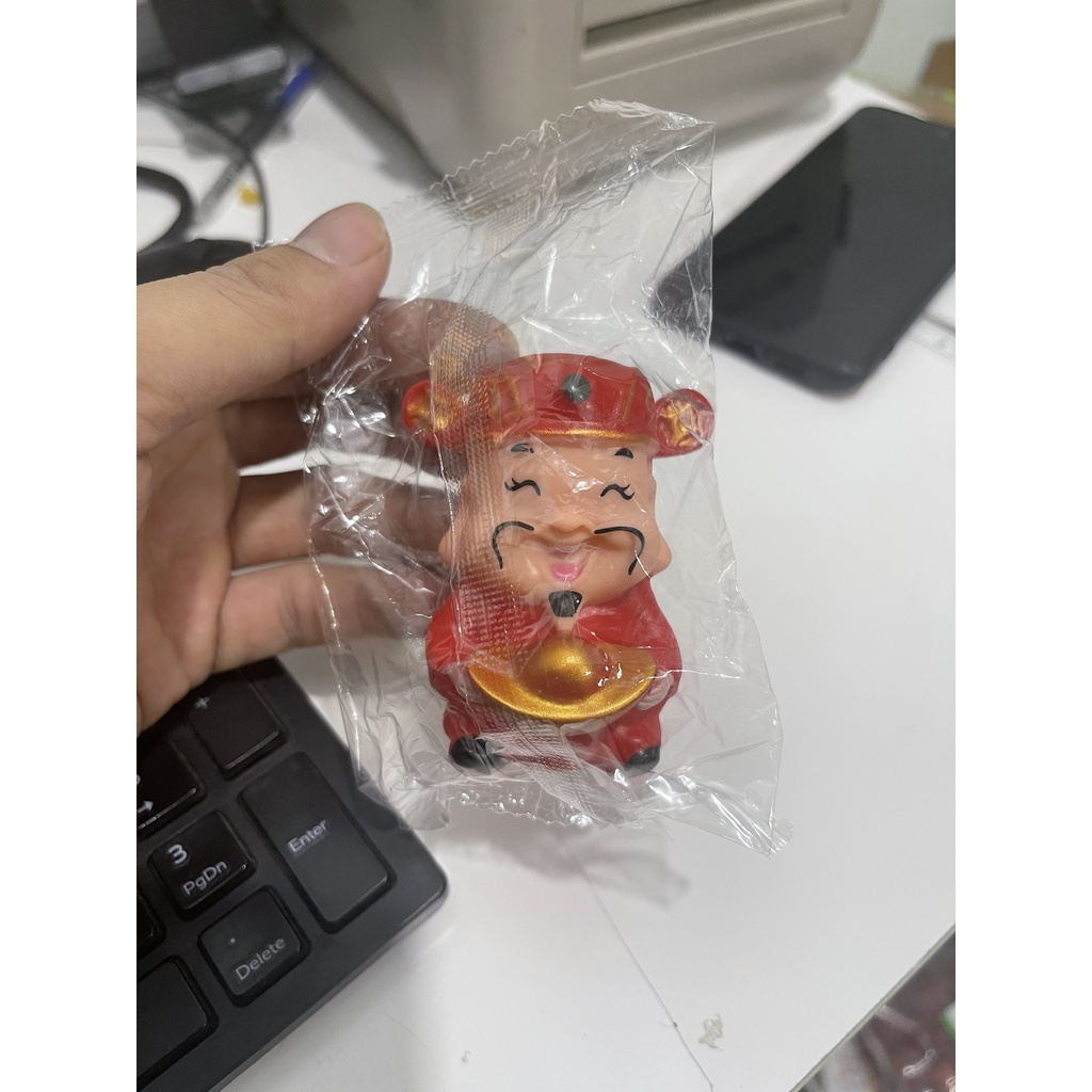 Ông thần tài trang trí bánh ngọc thịnh