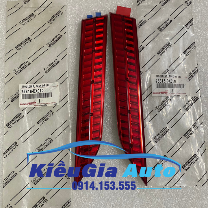 Đèn phản quang cốp hậu Toyota Innova 2012-2015 Chính hãng