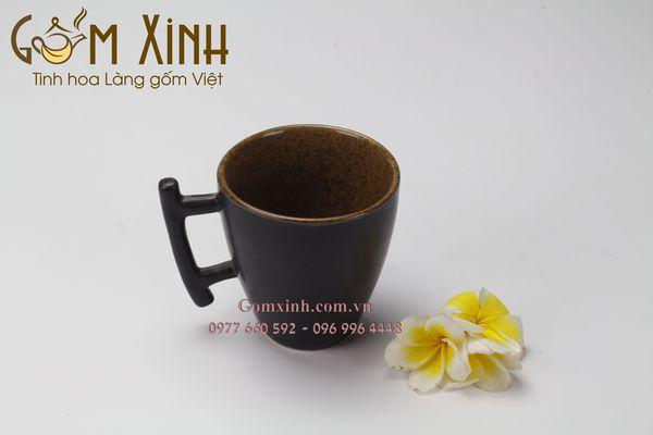 Cốc sứ Bát Tràng quai ghế (45.000đ/1 cái)
